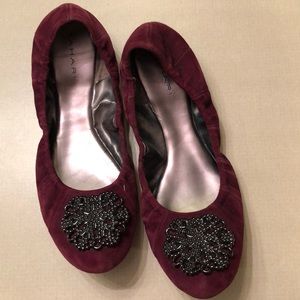 Tahari Expandable Ballet Flat